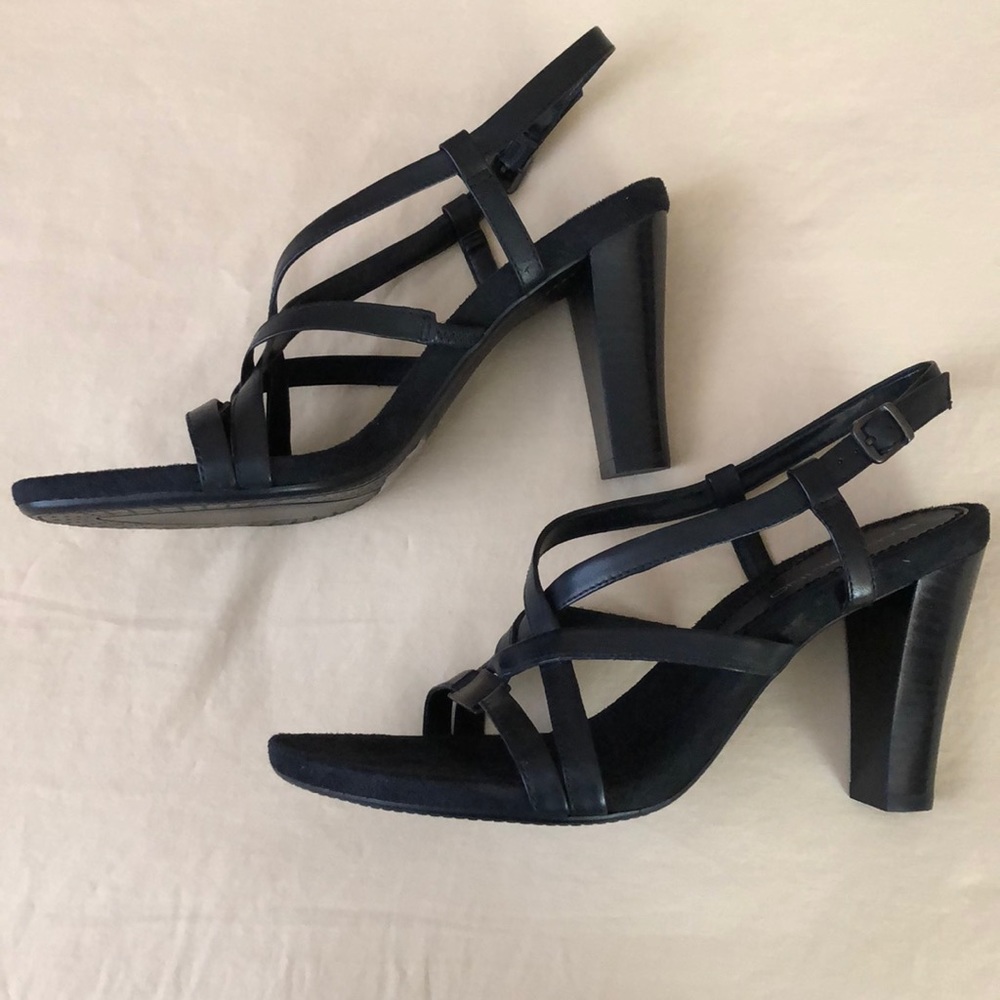Bandolino 7 1/2 never worn black heels w box shoes